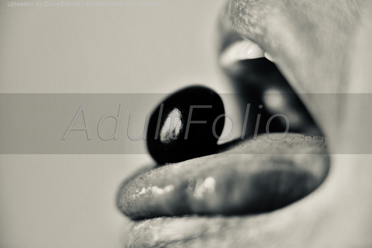 https://www.adultfolio.com/images/watermark/1571293.jpg